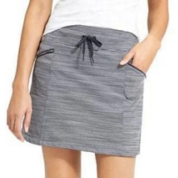 Athleta Gray Metro Stripped Zip Pockets Skort Size Small - Picture 2 of 6